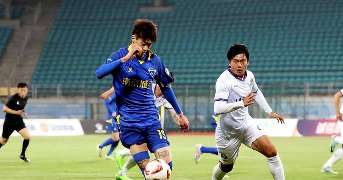 包含欧联国际比赛日走向成谜,上海申花防线松动,态度坚定,年轻球员得到机会的词条 包含欧联国际比赛日走向成谜,上海申花防线松动,态度坚定,年轻球员得到机会的词条