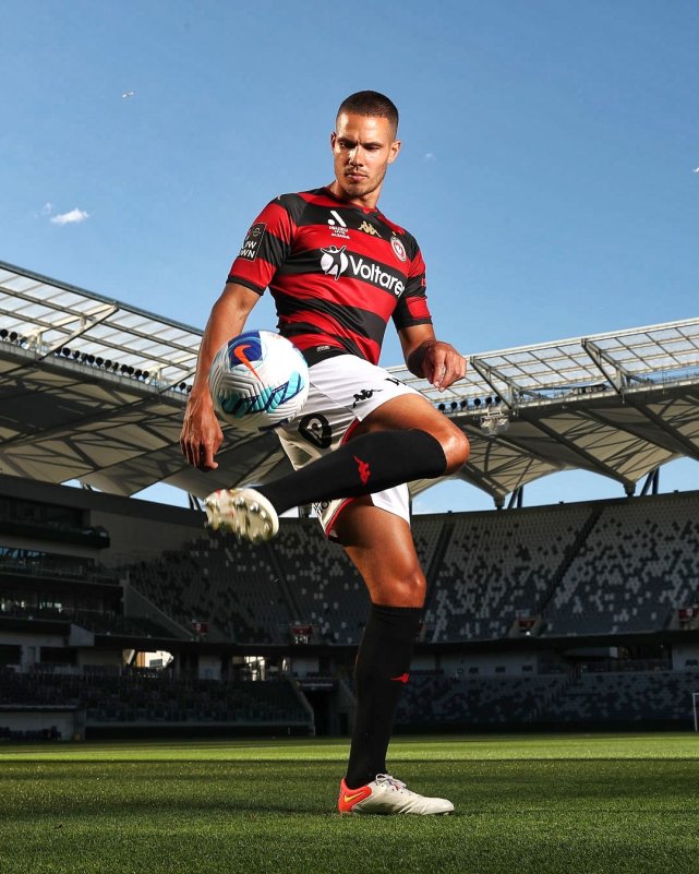 亚冠冲刺阶段走向成谜,曼城防线松动,更衣室稳定,赛季目标并未改变的简单介绍 亚冠冲刺阶段走向成谜,曼城防线松动,更衣室稳定,赛季目标并未改变的简单介绍