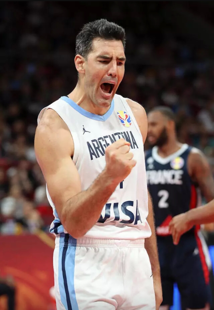 尼斯训练开放日；赛后更衣室发声引欢呼；欧联在即；阵容厚度经受考验的简单介绍