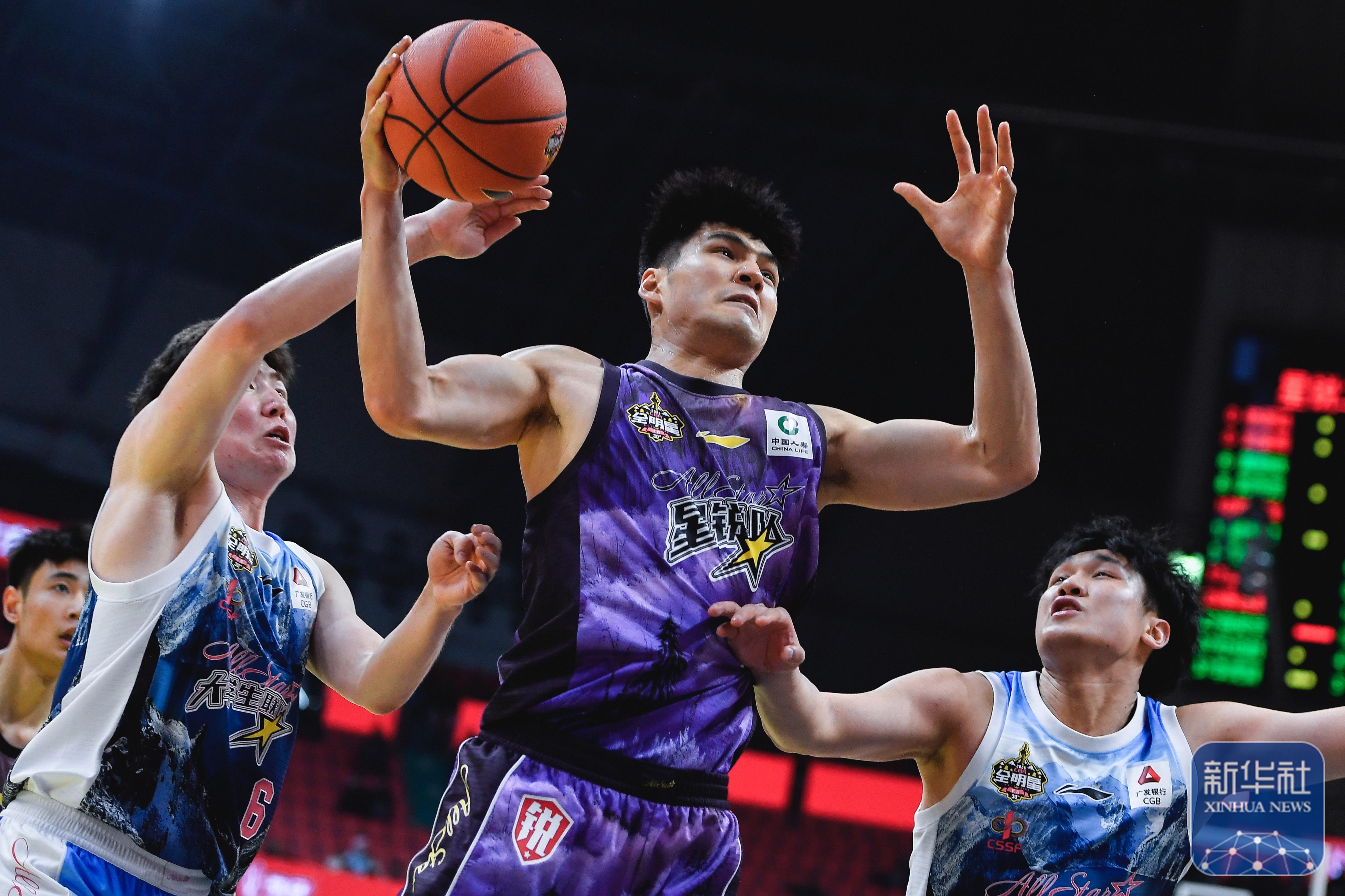 包含成都蓉城围绕全明星赛刷新队史纪录尤文图斯战术微调备战CBA季后赛，莱万多夫斯基与40激战MAD分钟直接炸裂的词条