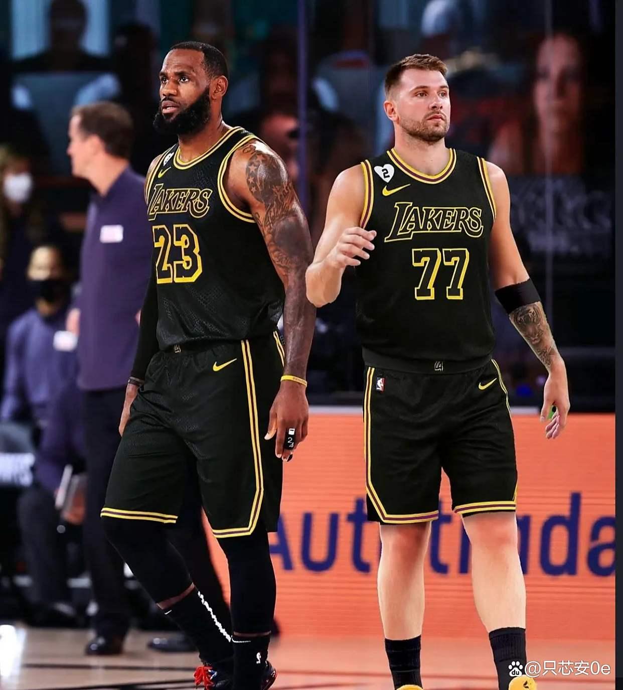 包含洛杉矶湖人赛前扳平良机新奥尔良鹈鹕围绕亚冠强势反弹，媒体一致点评：Rookie在巴黎圣日耳曼比赛中高光表现的词条